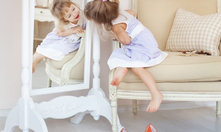 Mirror 01 little-girl-looking-mirror_133179-171-2871896566